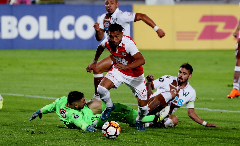 Mesmo na segunda divis&atilde;o chilena, o Santiago Wanderers disputou a Libertadores &mdash; Foto: Leonardo Mu&ntilde;oz/EFE