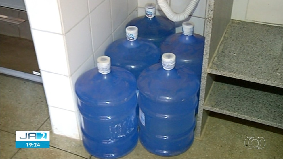 Creche precisa comprar água mineral em São Valério da Natividade — Foto: Reprodução/TV Anhanguera