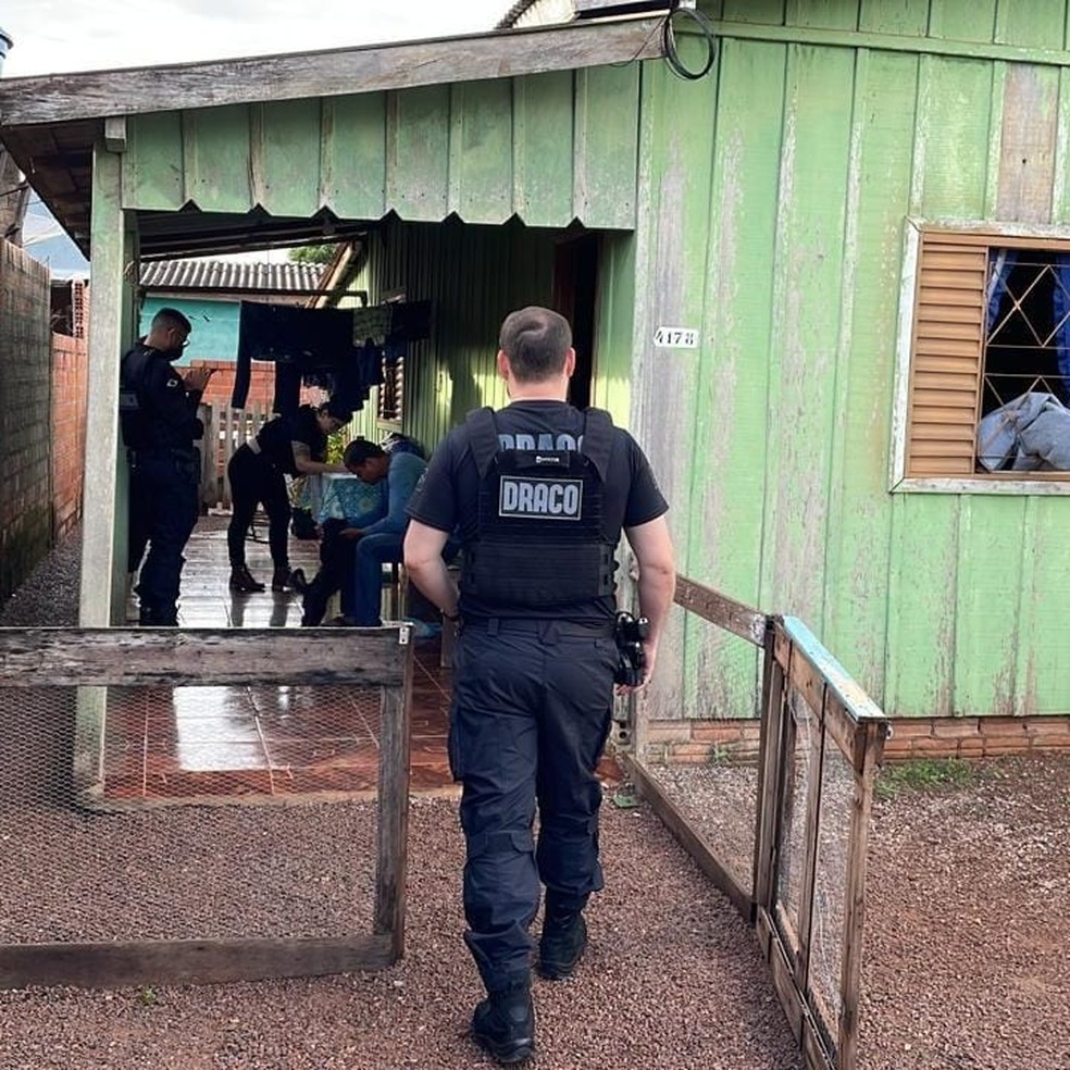 Policiais civis cumprem mandados de busca na operação Canaã, fase Serra dos Reis — Foto: PC-RO/Divulgação