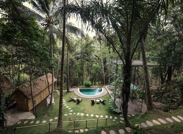 Clientes do LIFT Treetop Boutique Hotel ainda podem aproveitar piscina e sauna (Foto: KIE/designboom/Reprodução)