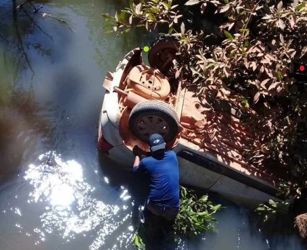 Carro da família caiu no rio em Aripuanã e três pessoas morreram — Foto: Divulgação