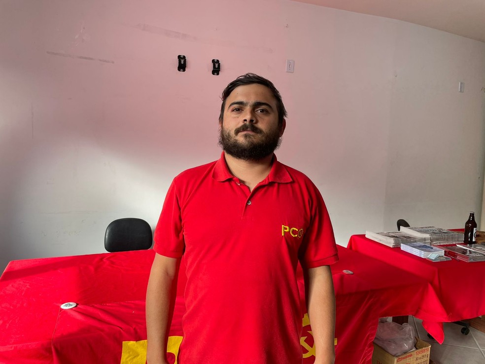 Leandro Brugnago vai concorrer a governador de Santa Catarina pelo PCO — Foto: Fernanda Moro/NSC TV