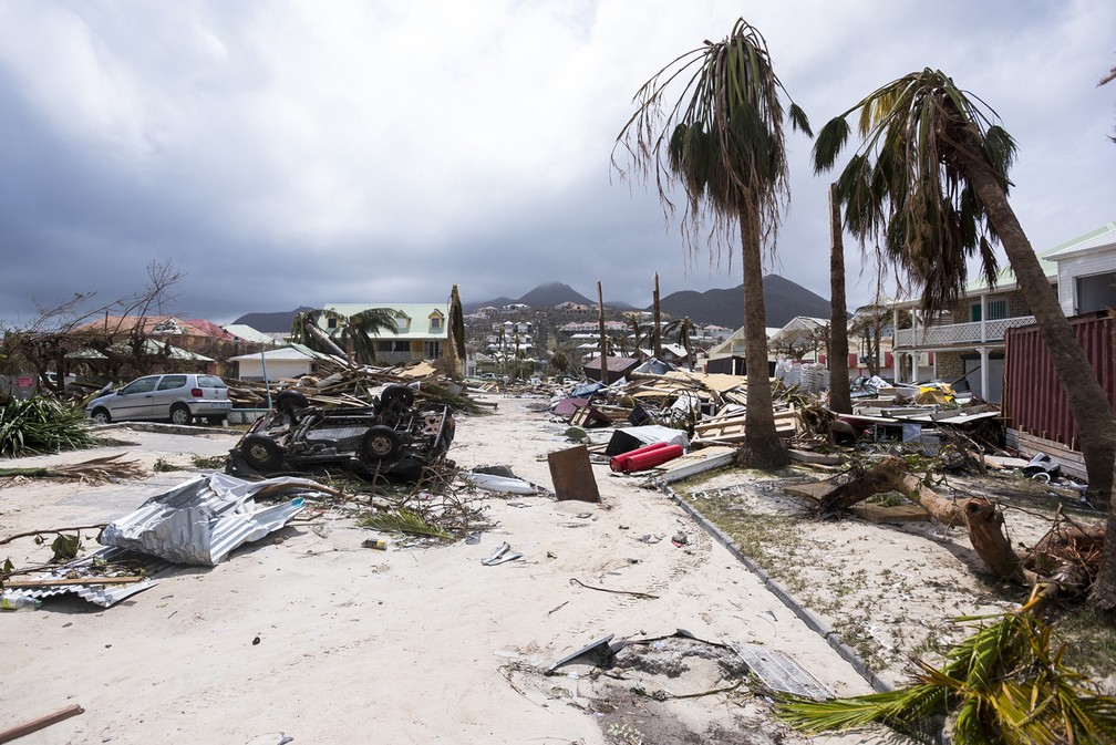 Destruição na Ilha de Saint Martin, no Caribe, após passagem do furacão Irma (Foto: Lionel Chamoiseau/AFP)