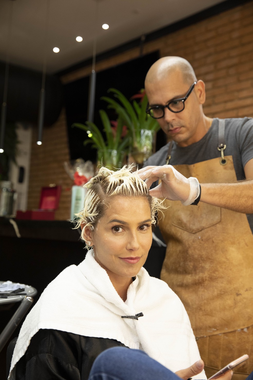 Deborah Secco fala sobre cabelo loiro platinado: 'Corte ...