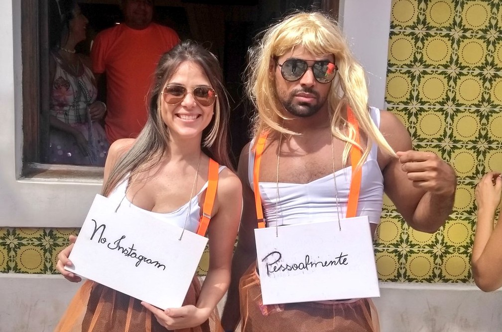 Carnaval 2019 Plaquinha E Legenda Na Fantasia Viram Mania Pelo Pais Fotos Carnaval 2019 G1 As plaquinhas para casamento se encaixam perfeitamente na lista dos detalhes que deixam tudo com mais personalidade. carnaval 2019 plaquinha e legenda na
