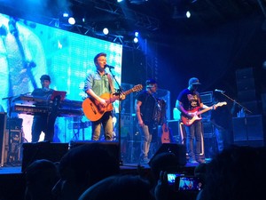 Michel Teló se apresentou em Araucária, na Região Metropolitana de Curitiba, na noite de sábado (9) (Foto: Daiane Baú / Arquivo Pessoal)