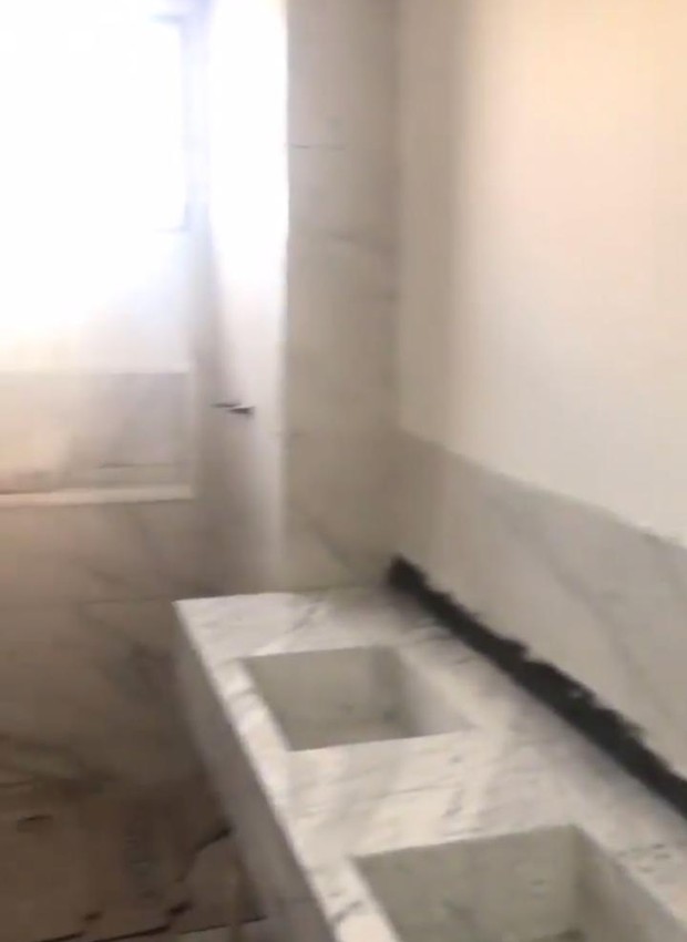 Influenciadora digital, Nati Vozza, compartilha reforma de banheiro em seu novo apartamento, em São Paulo  (Foto: Instagram/ Reprodução)
