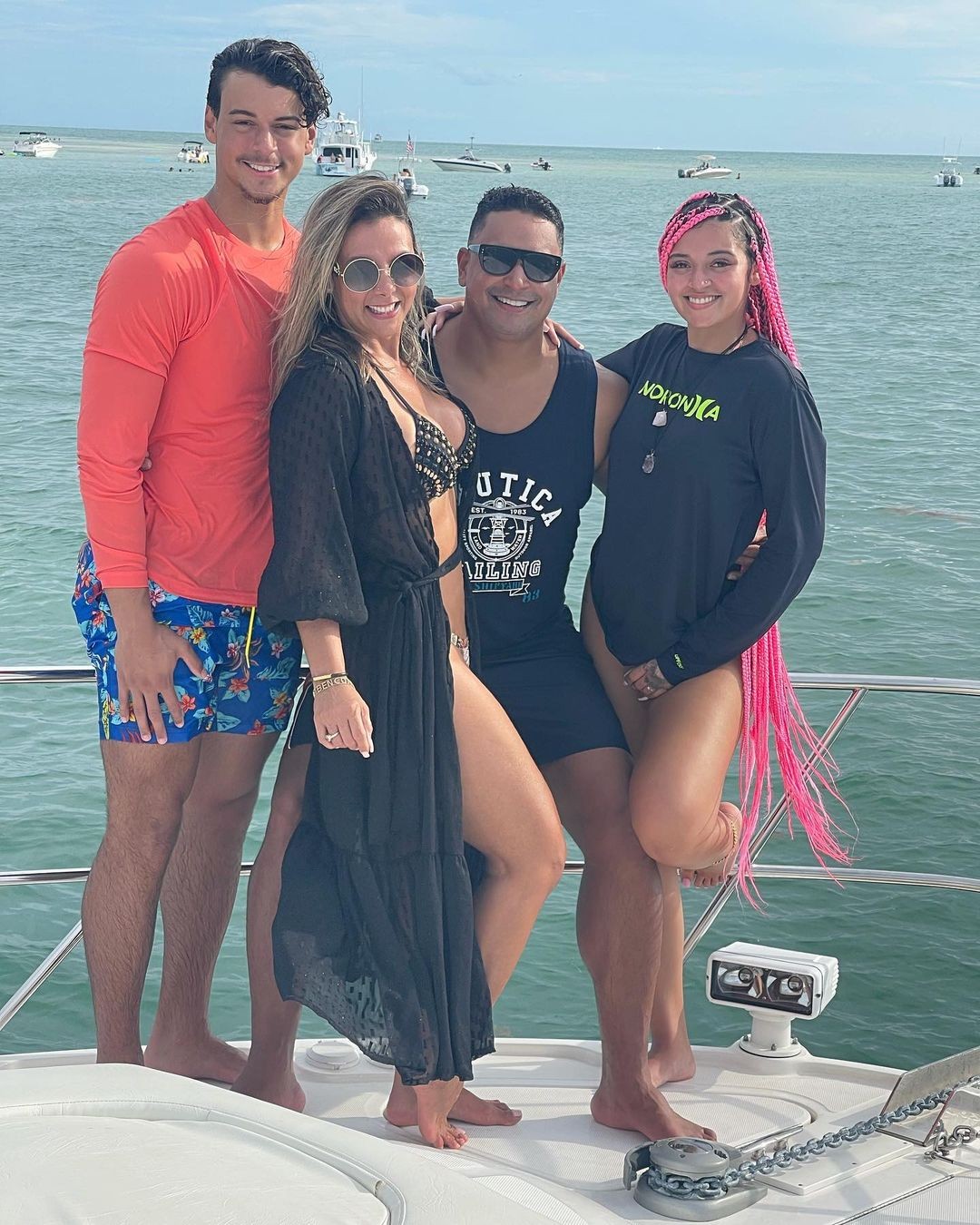 Carla Perez, Xandy e os filhos, Victor e Camilly, posam para foto em Miami (Foto: Reprodução/Instagram)