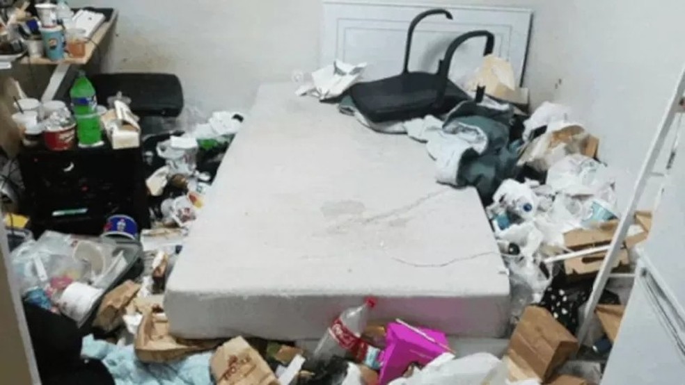 O quarto de Yoo há dois anos, quando o jovem raramente saía dele — Foto: BBC News
