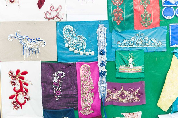 Samples of hand embroidery at Dar Al Aseel (Foto: HERBERT FERNANDES)