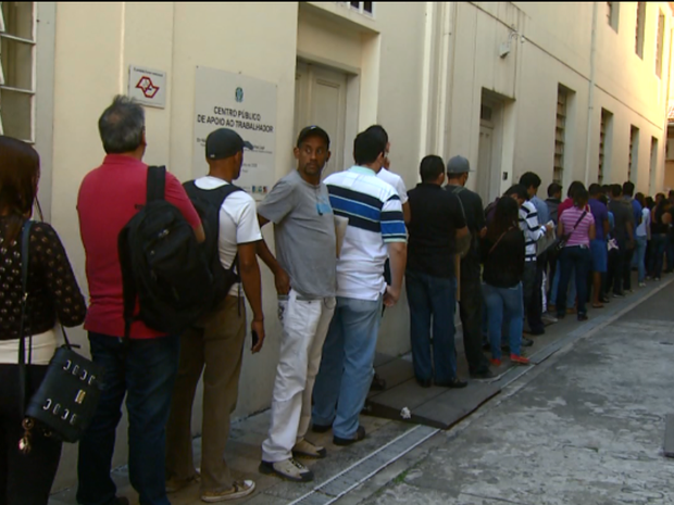 Com maior busca por emprego, CPAT de Campinas tem filas às segundas feiras (Foto: Reprodução / EPTV)