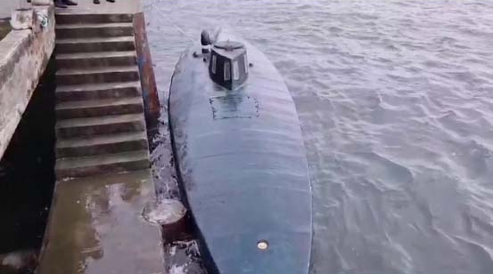 Submarino com 4 toneladas de cocaína é apreendido no Oceano Pacífico pela Marinha da Colômbia — Foto: Reprodução/Reuters