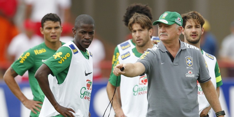 Ramires trabalhou com Felipão no ciclo da Copa do Mundo de 2014 — Foto: Rafael Ribeiro/CBF