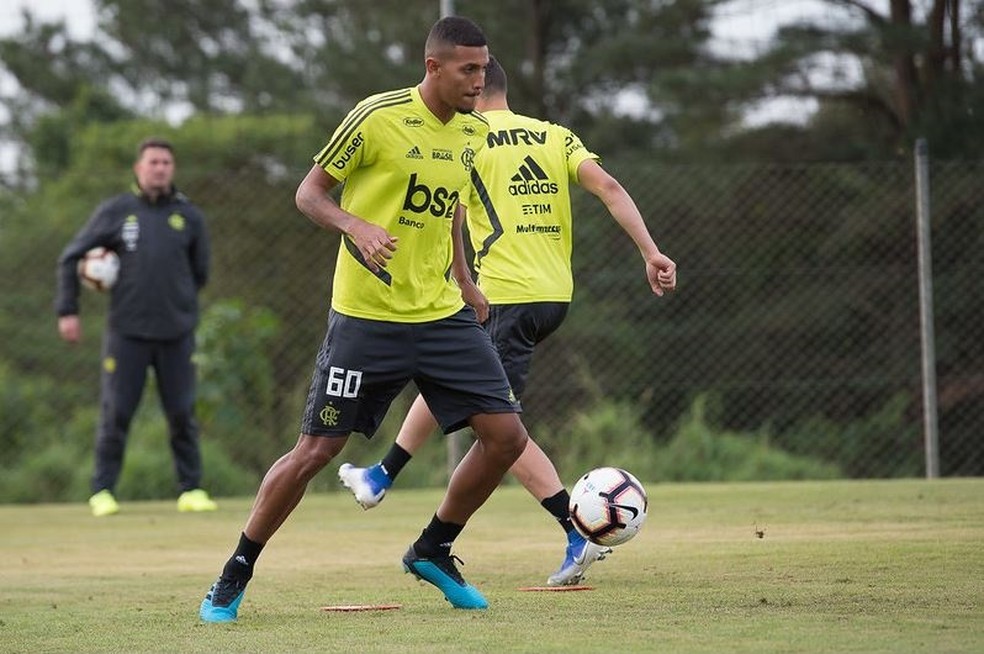 Vinícius Souza recebeu elogios de Jorge Jesus durante o ano — Foto: Alexandre Vidal / Flamengo