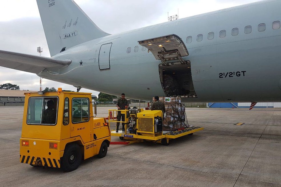 Avião da FAB envia ajuda humanitária para venezuelanos — Foto: TV NBR / Divulgação