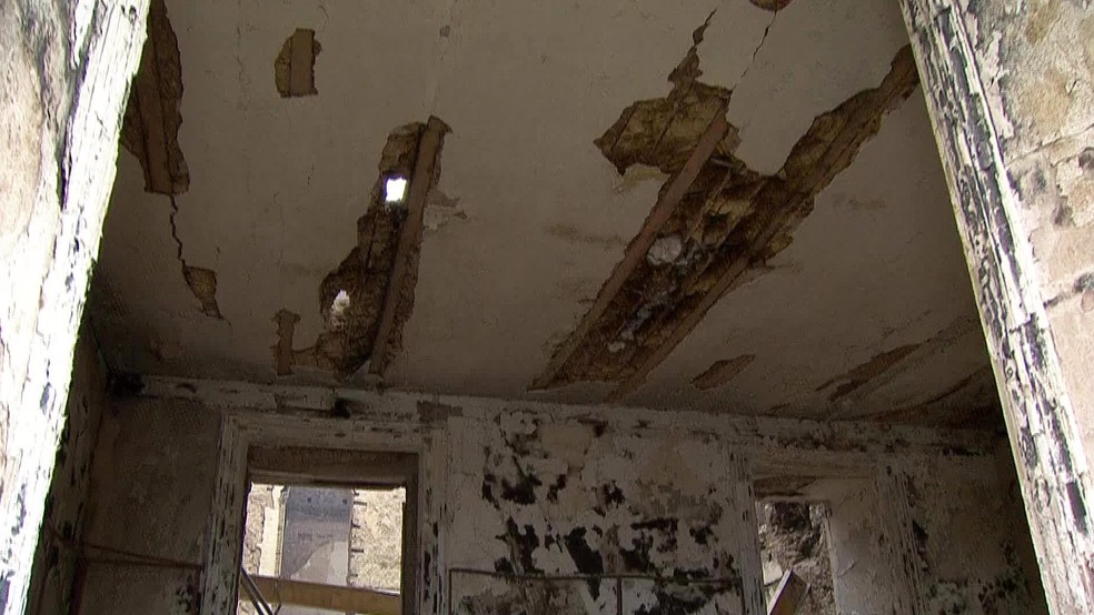 Destruição na área interna do Museu Nacional, na Zona Norte do Rio (Foto: Reprodução/ TV Globo)