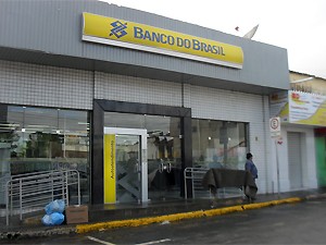 Agência do Banco do Brasil de Queimadas por invadida por assaltantes (Foto: Plínio Almeida/TV Paraíba)