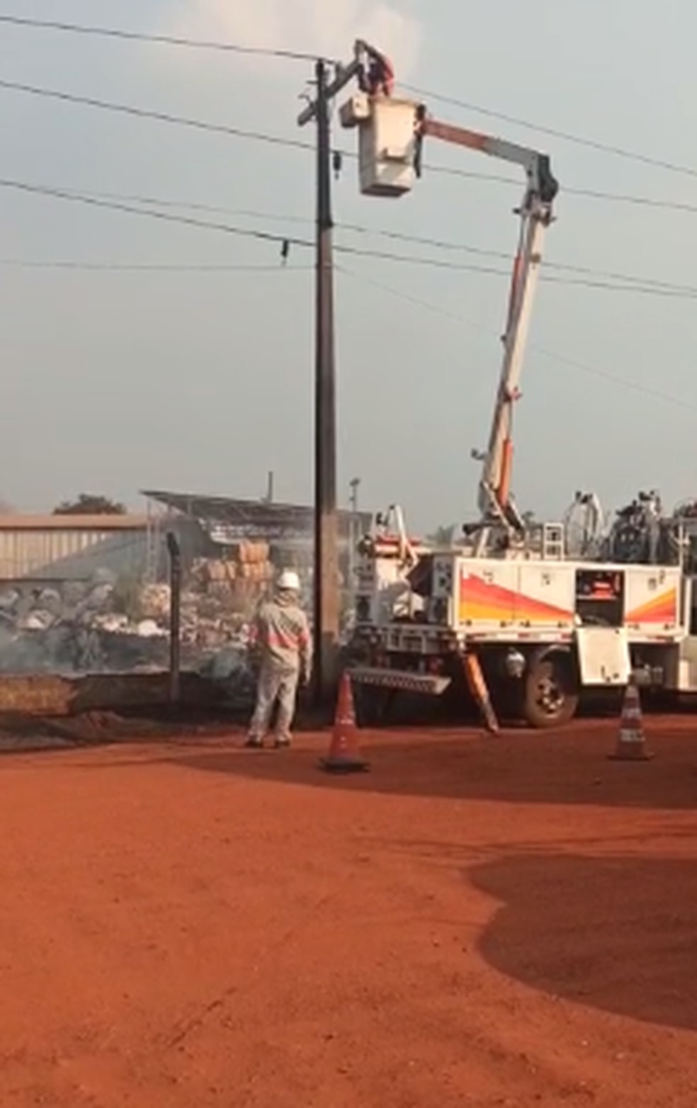 A concessionária de energia realizou a manutenção do poste — Foto: Energisa