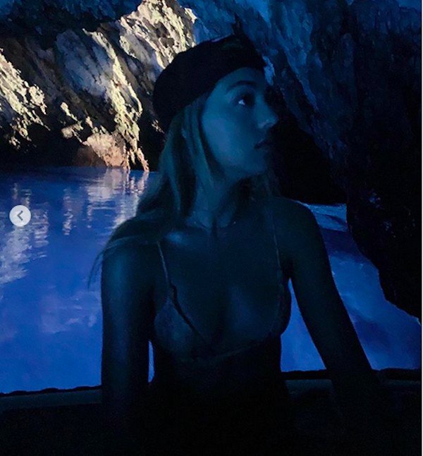 Uma das fotos compartilhadas nas redes sociais pelas filhas de Sylvester Stallone (Sistine, Scarlett e Sophia) durante a viagem de férias do trio pela Europa (Foto: Instagram)