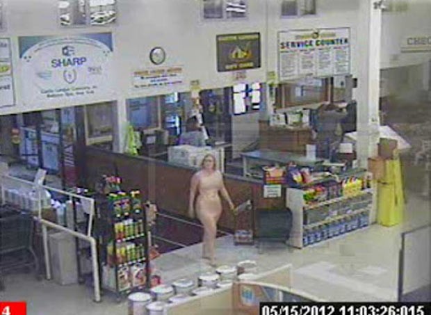 Mulher entrou nua em loja em Ballston, no estado de Nova York. (Foto: Reprodução)