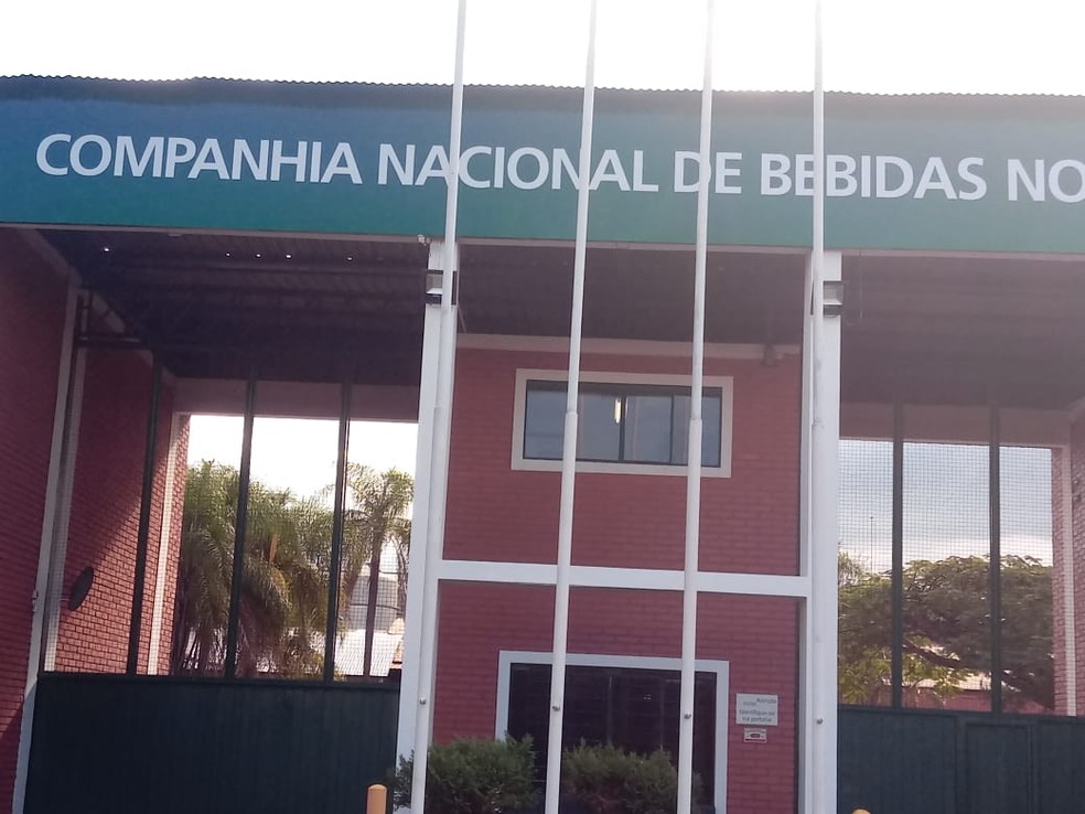 Criminosos renderam funcionários da fábrica de bebidas na noite da última quarta-feira (19) em São Manuel — Foto: Polícia Civil de São Manuel/Divulgação
