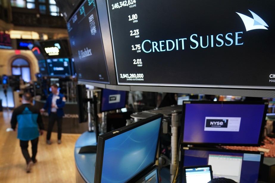 Mercados globais melhoram após notícia de que governo da Suíça estuda opções para estabilizar Credit Suisse