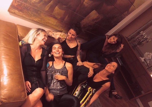 Fernanda Nobre, Marina Moschen, Rafaela Mandeli e amigas (Foto: Reprodução/Instagram)