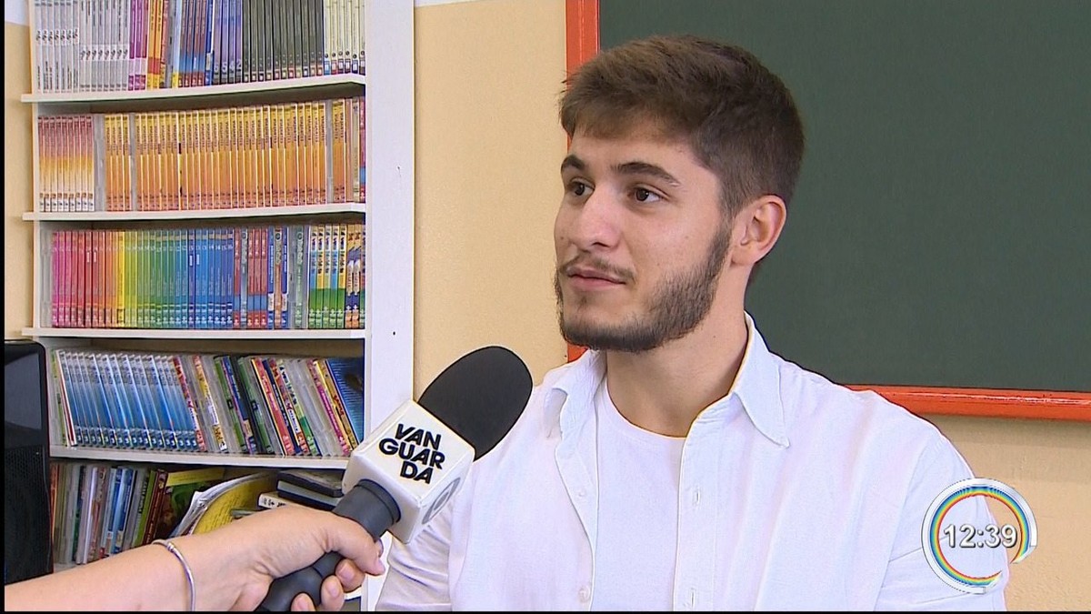 Ex-aluno de escola pública ganha bolsa de estudos para cursar medicina em | Vale do Paraíba e Região | G1