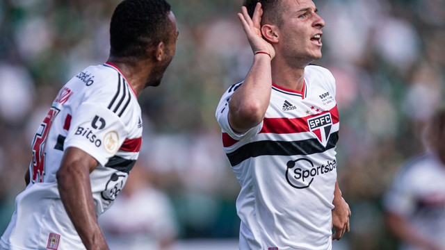 Galoppo comemora gol do São Paulo contra o Goiás