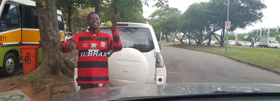 A história do malabarista rubro-negro e o gol mais bonito do destino