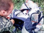 Novo vídeo mostra suposto saque em destroços do voo MH-17 na Ucrânia