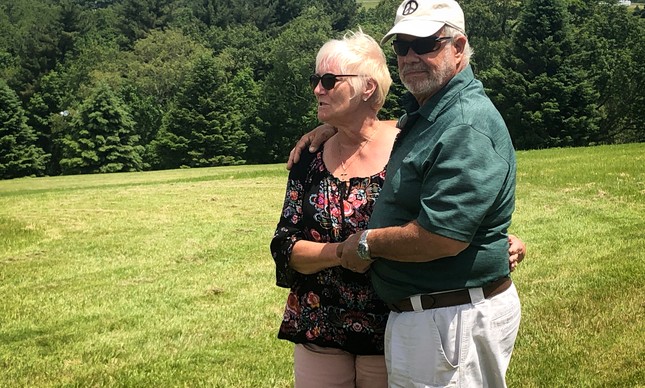 Nick e Bobbi Ercoline, o casal da capa do álbum do festival de Woodstock 50 anos depois