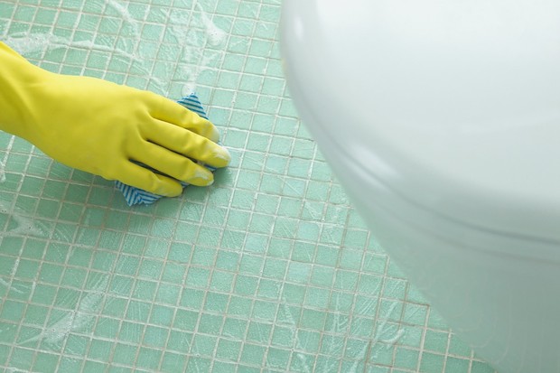 Como limpar banheiro: receitas caseiras para limpar cada item (Foto: Getty Images)