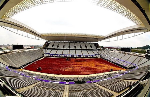 Arena Corinthians dá início a processo de renovação do gramado