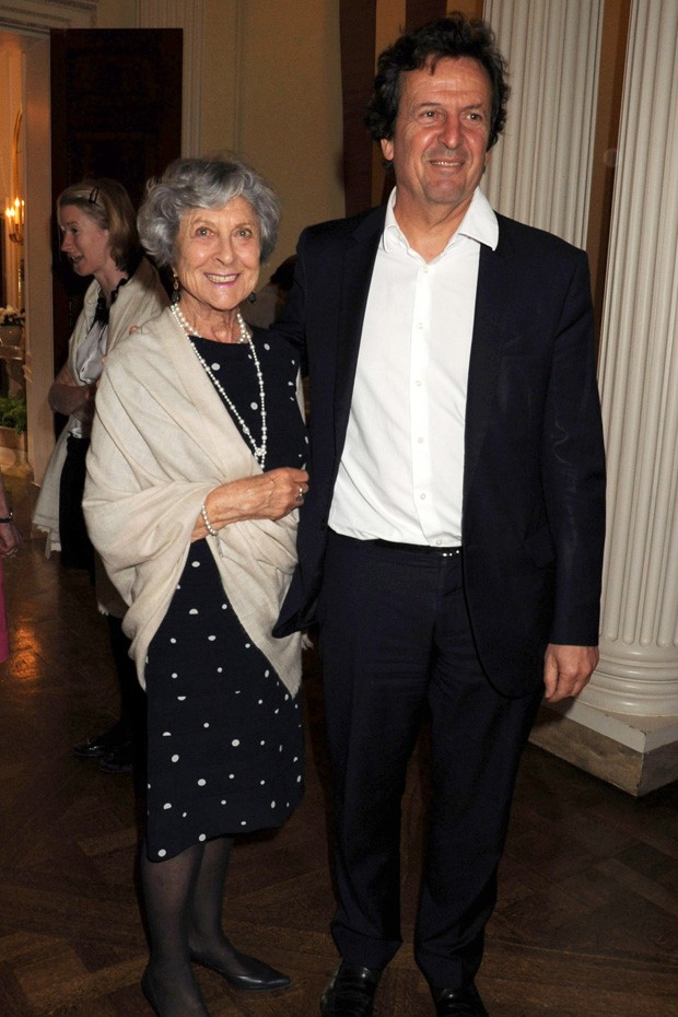 Joan with her son Simon Burstein (Foto: GETTY)