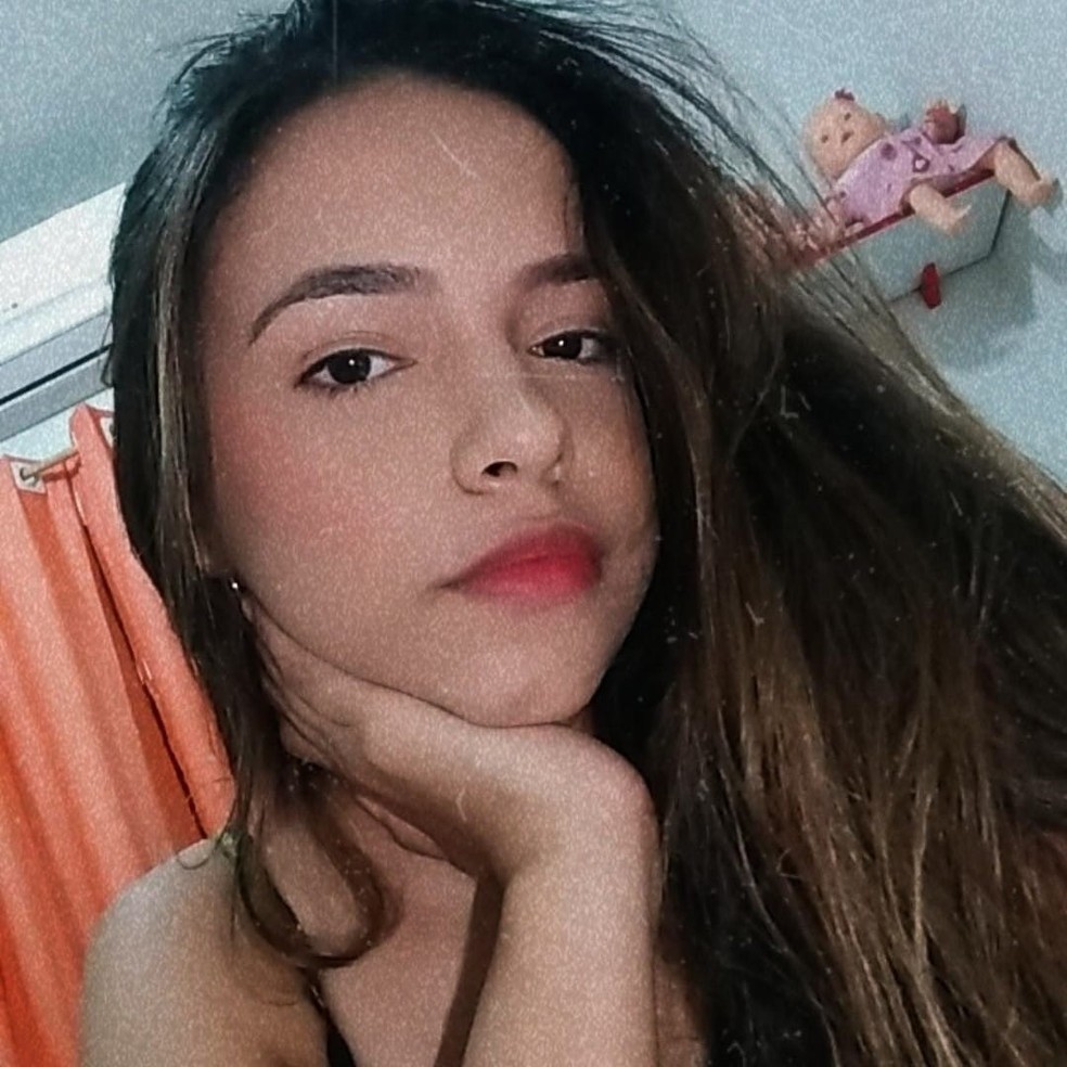 Giovana foi atingida com um disparo e morreu — Foto: Facebook/Reprodução