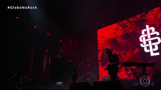 Scalene faz show com nervosismo, público desanimado e discursos no Rock in Rio