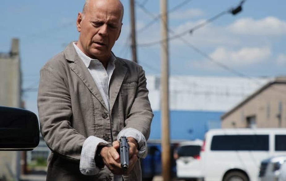Bruce Willis em cena de 'Assassin'