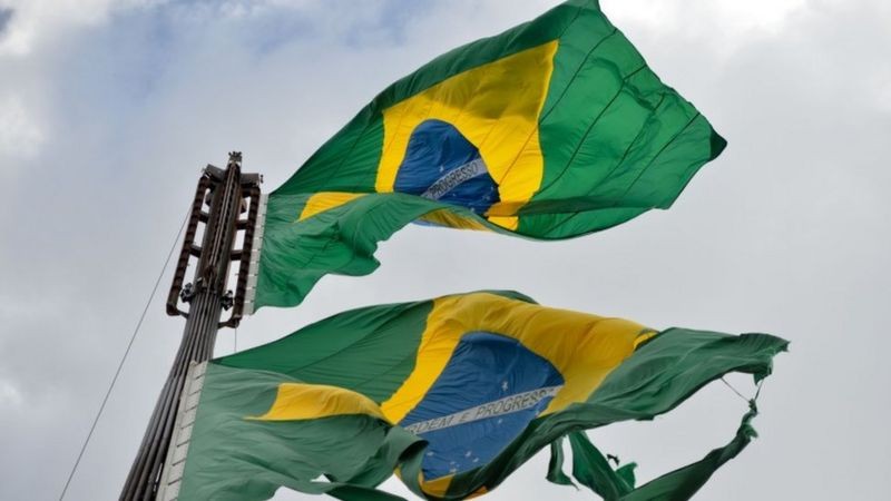 Pode se agasalhar na bandeira nacional? As cores verde e amarelo sempre representaram o Brasil? (Foto: Fabio Rodrigues Pozzebom/Agência Brasil)