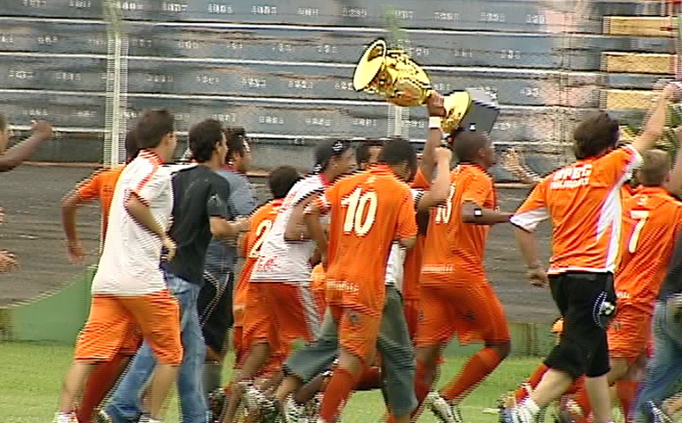 Volta olímpica foi a última de um time de futebol de Prudente (Foto: TV Fronteira / Reprodução)