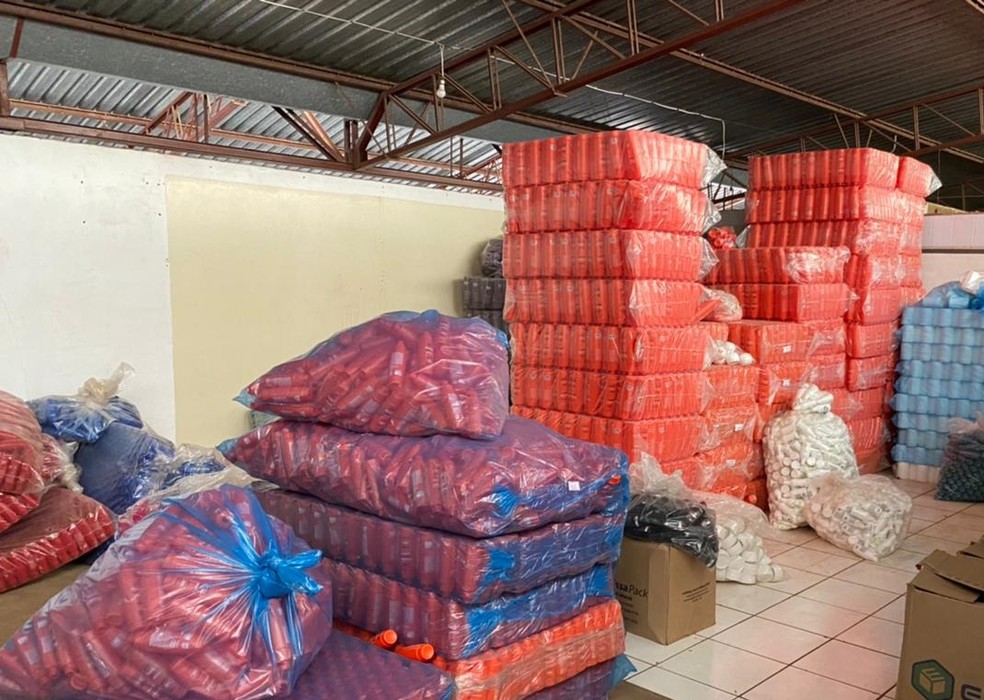 Produtos foram apreendidos após investigação em indústria de Paraguaçu Paulista — Foto: Polícia Civil/Divulgação