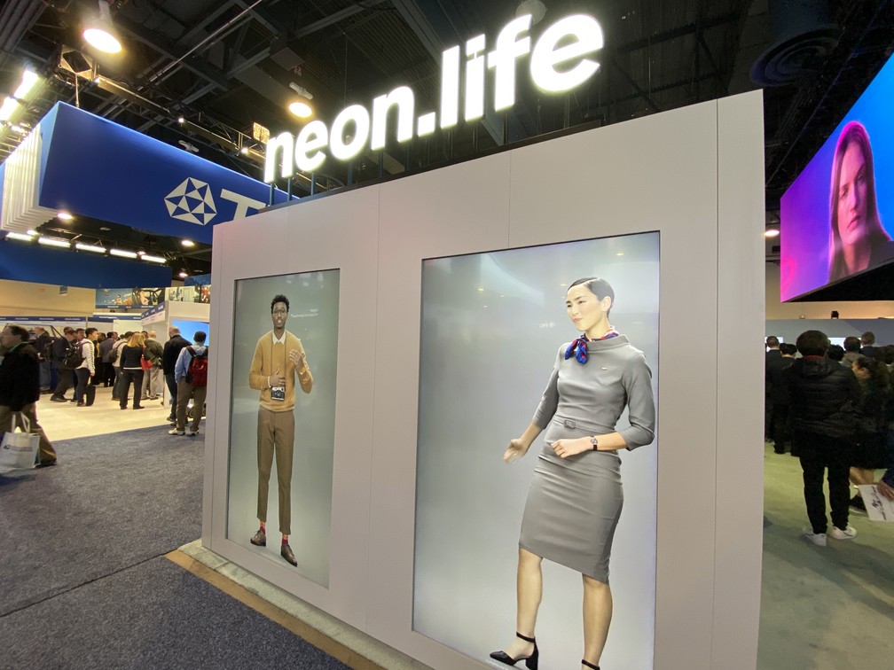 Assistentes virtuais da Neon, exibidos na CES — Foto: Thiago Lavado/G1