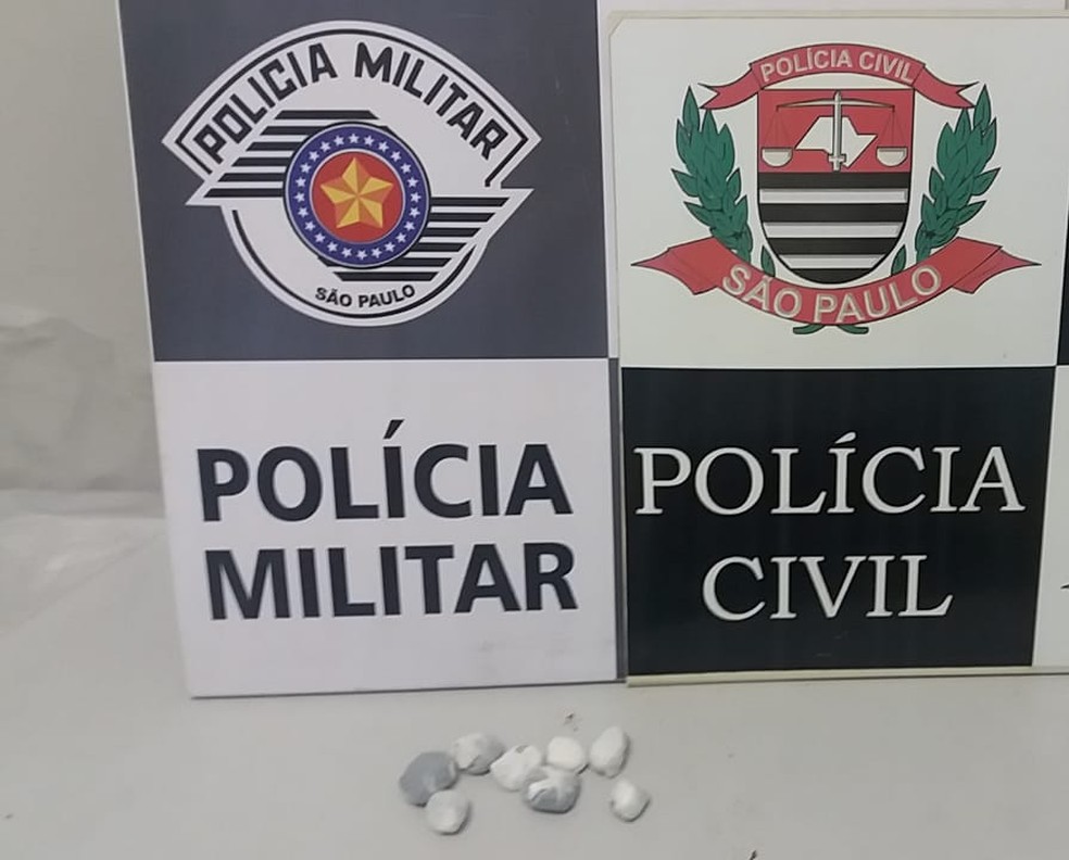 Parte da droga apreendida em Presidente Prudente estava escondida dentro de um muro (Foto: Polícia Civil/Cedida)