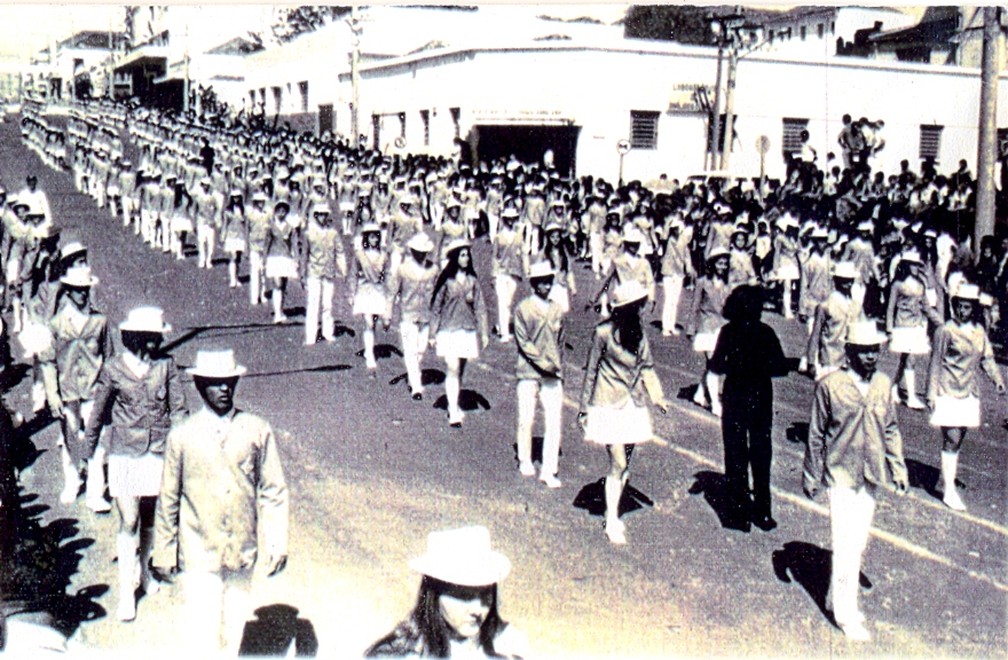 Desfile em comemoração ao aniversário de fundação de Presidente Prudente realizado em 1957 — Foto: Museu e Arquivo Histórico