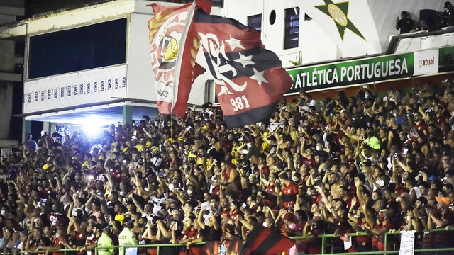 Torcida do Flamengo contra a Portuguesa