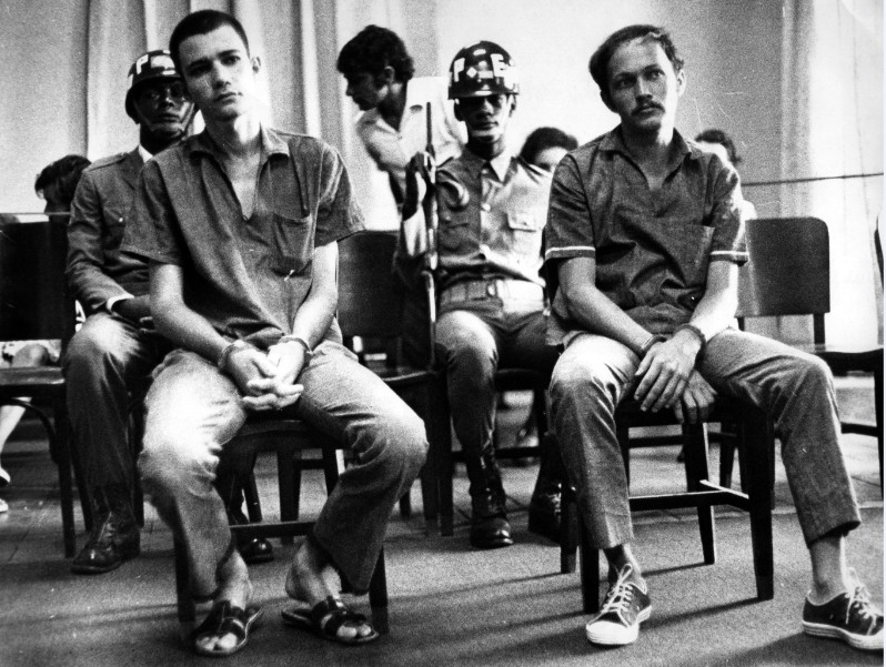 Condenado à morte: Theodomiro Romeiro (esquerda) e Paulo Pontes durante julgamento, em 1971 