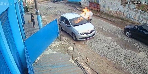 Vítima foi atacada quando estava dentro do carro em Mauá — Foto: Reprodução