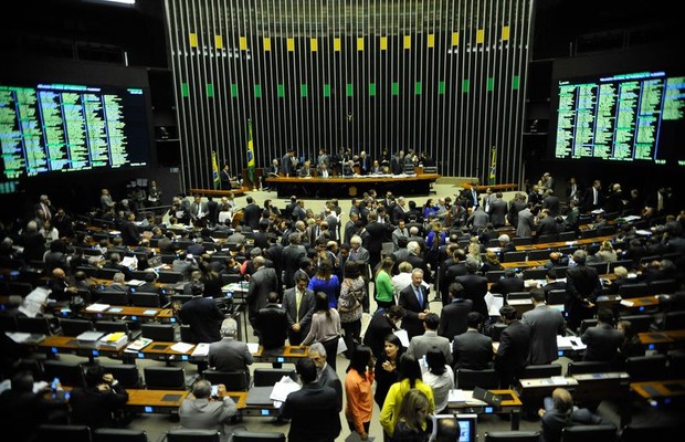 Sessão plenária da Câmara destinada à votações da reforma política (Foto: Agência Brasil)