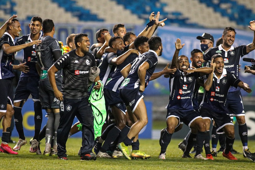 Remo comemora acesso à Série B depois de 13 anos  — Foto: Samara Miranda