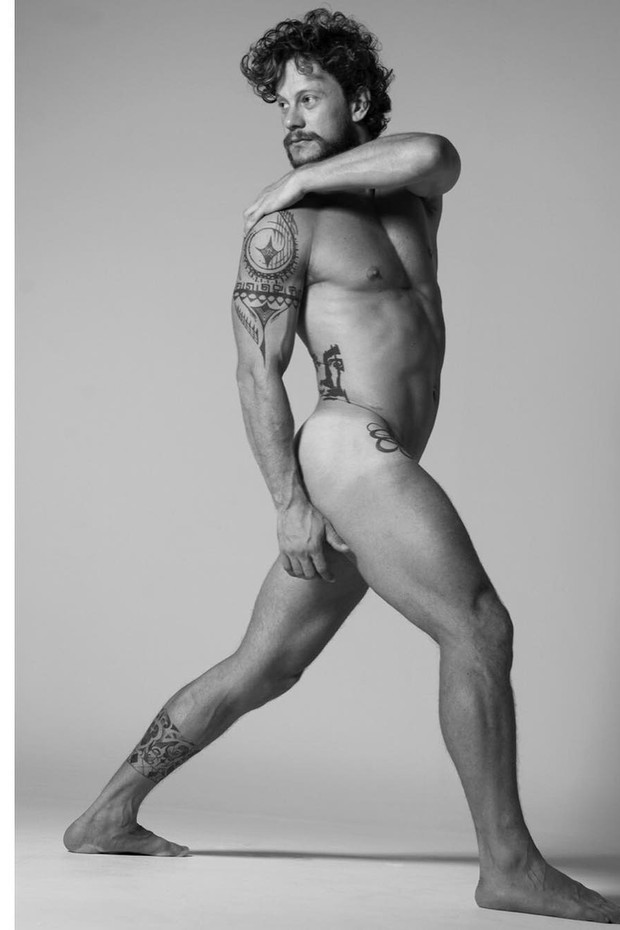 Dudu Pelizzari posa nu para projeto de autoaceitação  (Foto: Reprodução/Instagram)